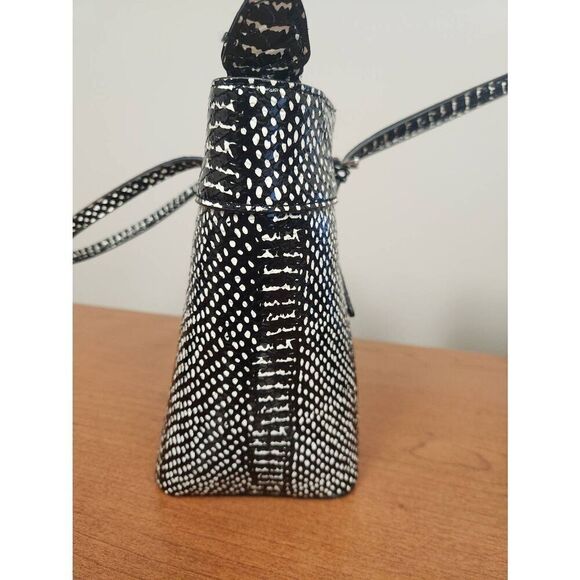 Guess Black-White Embossed Reptile Print Tote Bag (R) - Picture 4 of 10